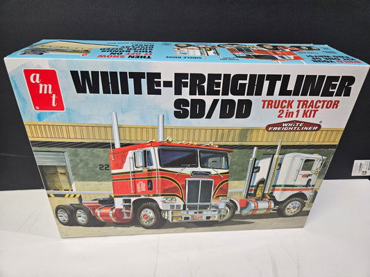 AMT 1/25 White-Freightliner SD/DD 2 in 1